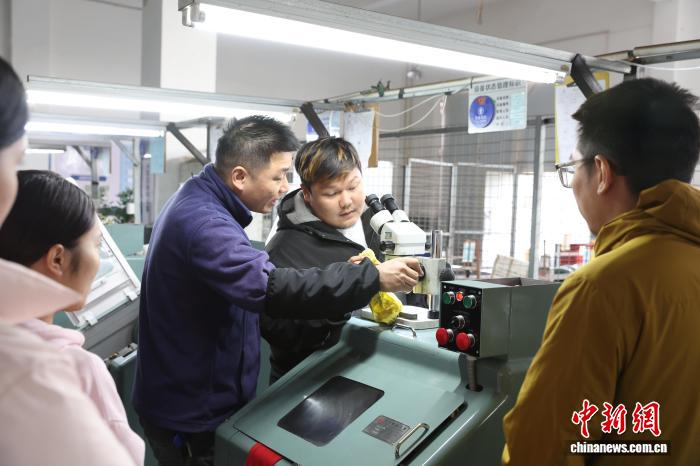 课堂搬进“生产车间” “洋学徒”江西广丰学技术