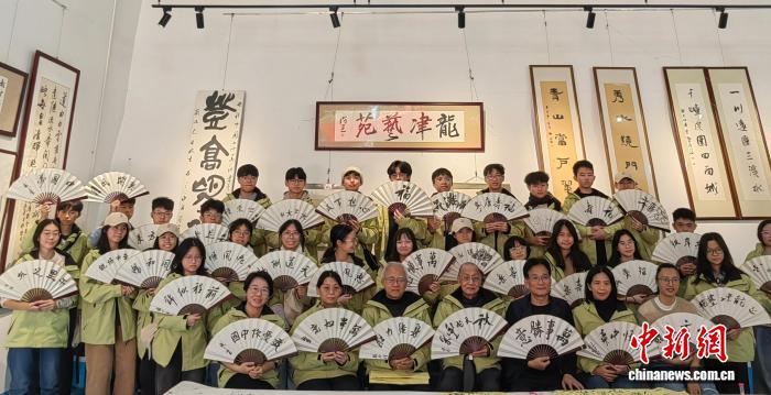 马来西亚华裔青少年在福建永定体验中华传统文化