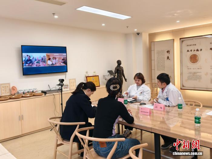 万里之外“望闻问切” 成都远程医疗平台守护海外侨胞健康