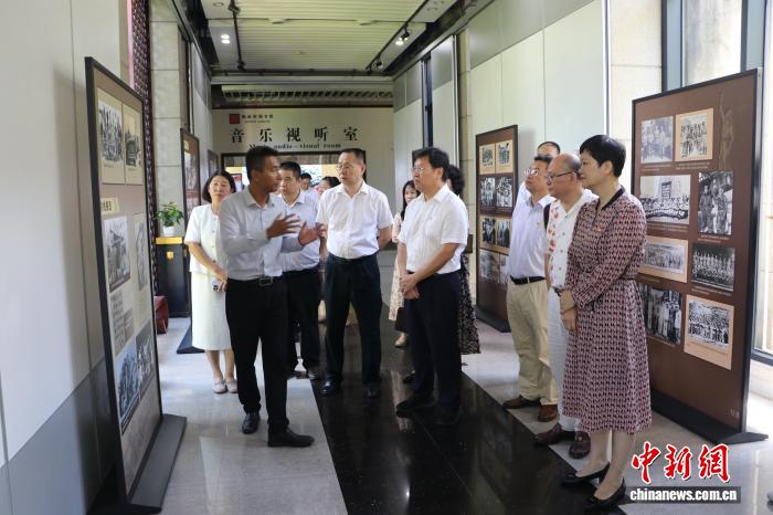 “万里同心”特展开幕 南侨机工后人忆抗战岁月