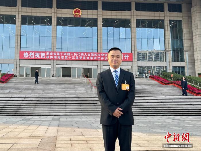 海外侨胞列席湖南两会 洞见发展机遇献策开放新程