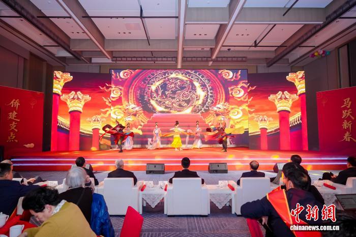 湖北侨界200余人相聚武汉叙乡情话发展