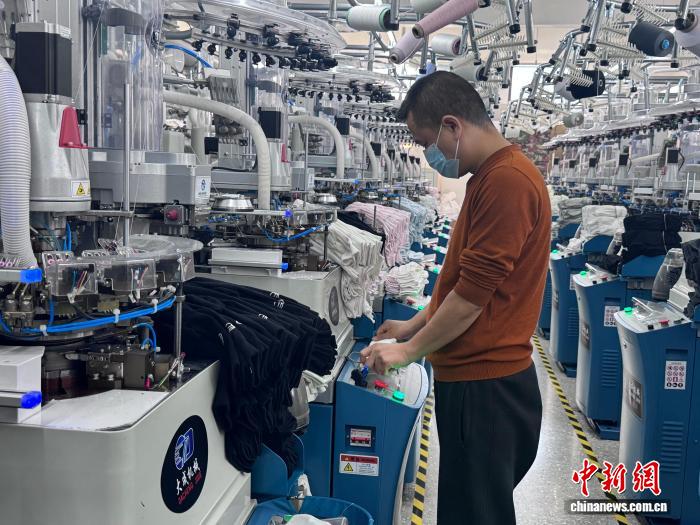 辽阳小北河：小棉袜织就“足下”致富路