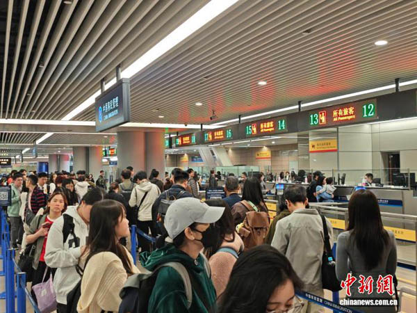 2026年春运超445万人次旅客从上海浦东国际机场口岸出入境
