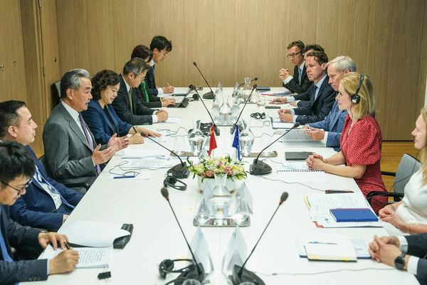 海外网评：中欧坚定做世界的稳定性、确定性力量