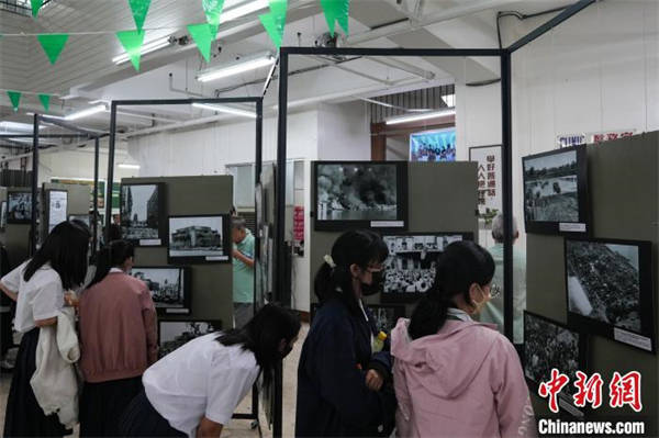 菲律宾华社举办纪念世界反法西斯战争胜利80周年图片展