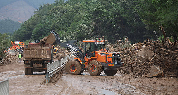 韩国连日暴雨已致14人死亡12人失踪