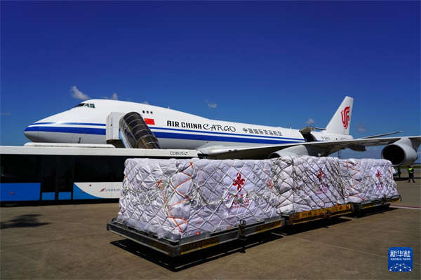 中国援助斯里兰卡抗洪救灾物资运抵科伦坡