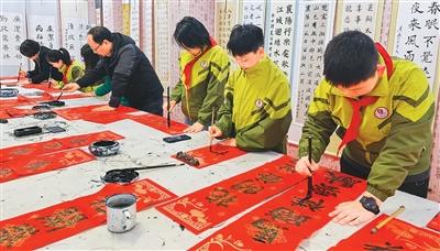 这份新春礼物，装满一整座家乡