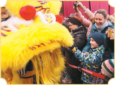 天涯共此时 同庆中国年