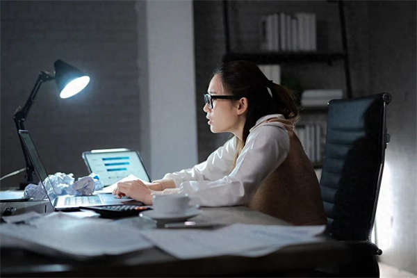 近4成职场人几乎每天加班，怎么破