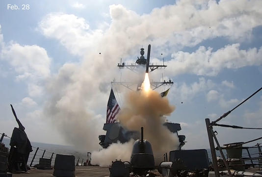 伊朗报纸头版铺满遇难儿童遗照：特朗普，直视他们的眼睛！