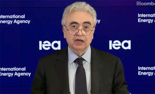 国际能源署释放史上最大规模石油储备，伊朗警告：油价要涨到每桶200美元