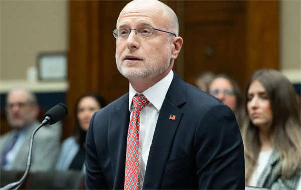 紧跟特朗普，FCC主席警告美媒：再歪曲报道，小心吊销执照