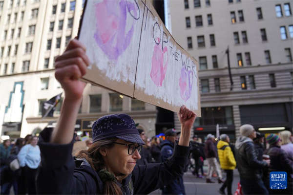 综合消息丨美国多地举行抗议示威反对特朗普政府政策