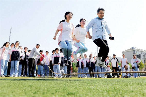 被挤爆的高中，扩容200万个学位