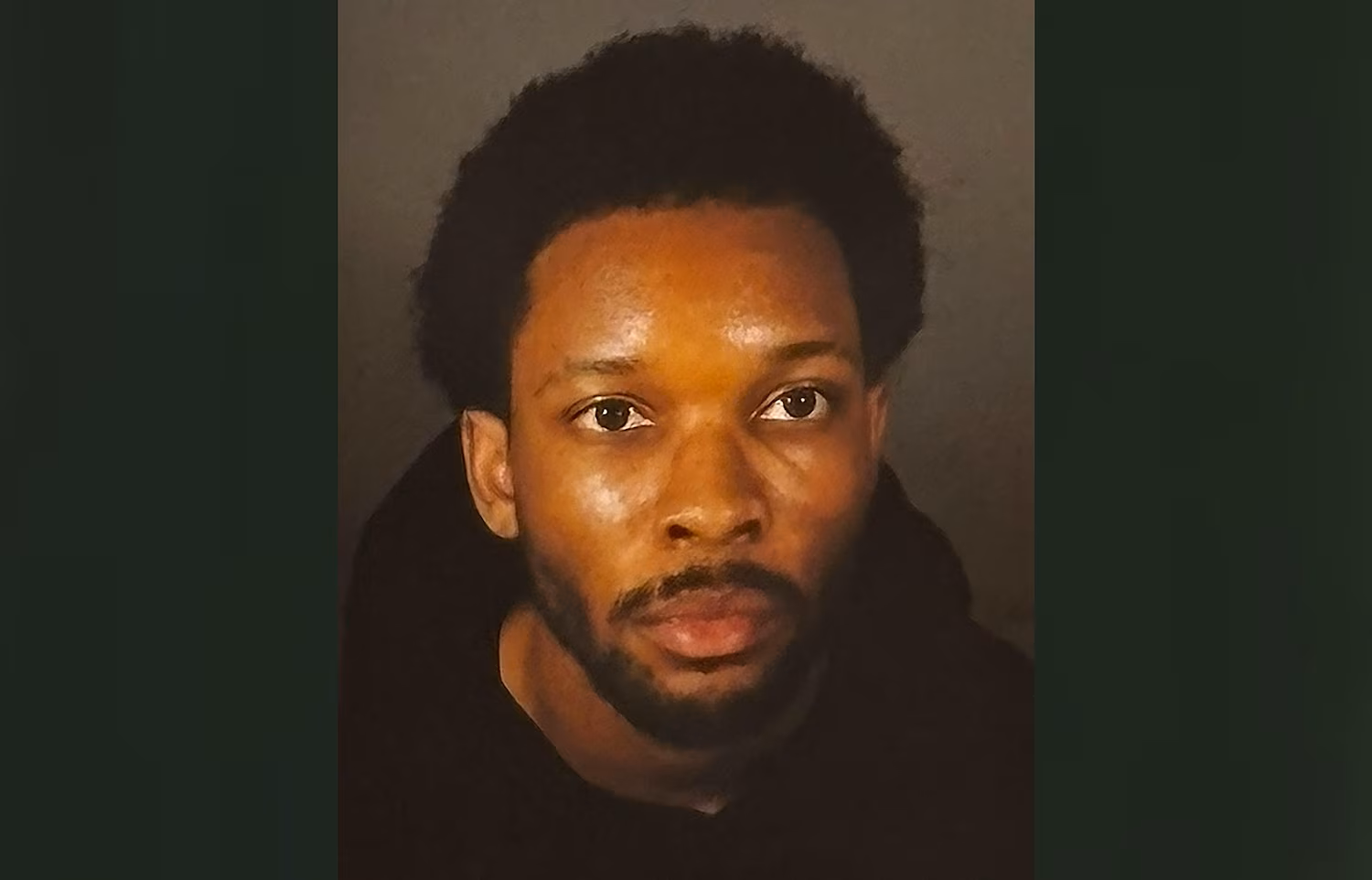 检方：被控杀害14岁少女的美国歌手，其手机中有大量儿童色情内容