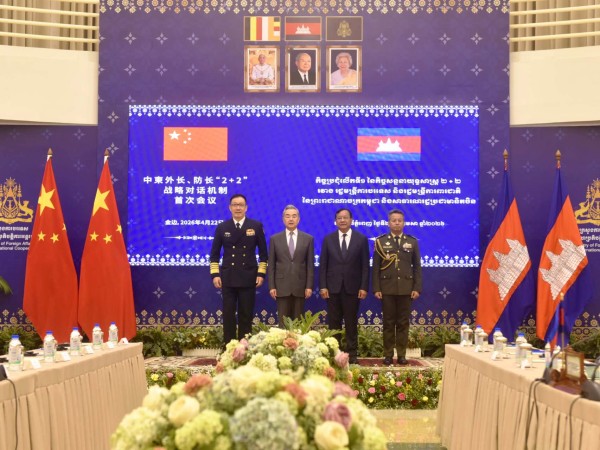 海外网评：外长连访东南亚三国，中国与邻同行共促繁荣