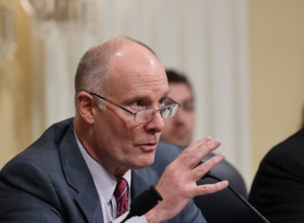 美企选了“更快更便宜”的中国AI，美议员不干了：给我查