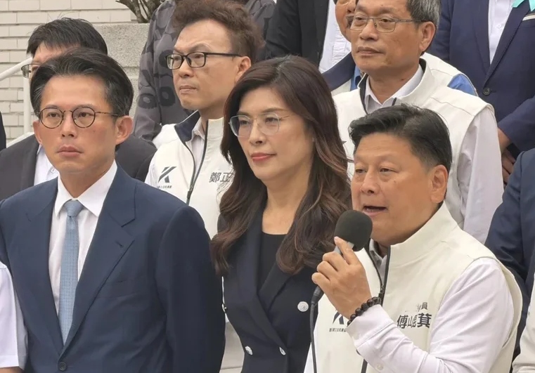 台“军购条例”大幅缩水，美国果然坐不住了：台湾向大陆“屈服”