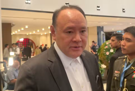 菲律宾防长“装可怜”：中美实力相当会相互尊重，但我们太弱…