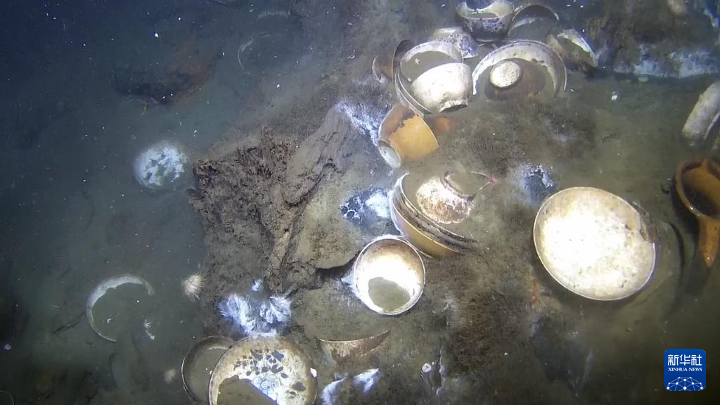 挪威海域发现18世纪沉船，大量中国瓷器重见天日
