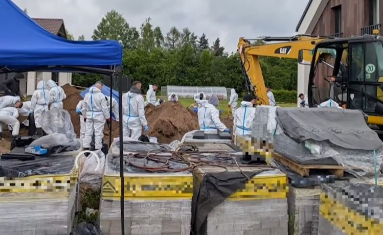 旧宅挖出34具胎儿遗体，波兰医生被拘留